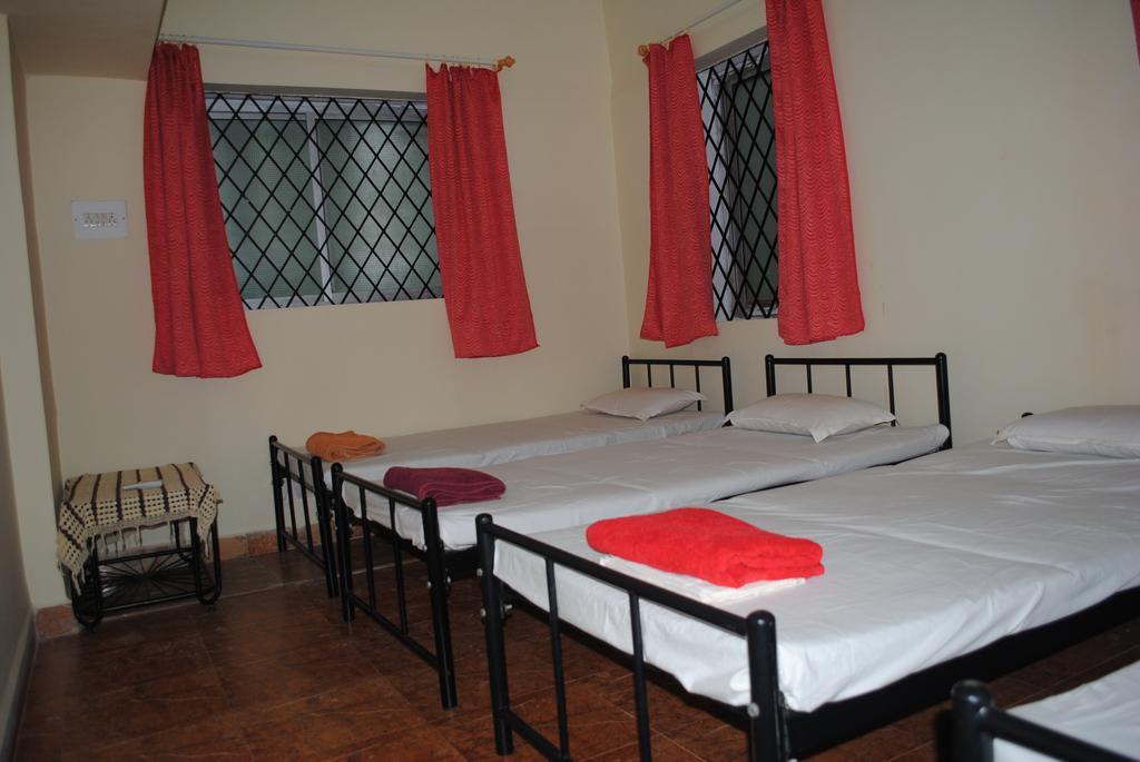 Joe And Marietta'S Guesthouse Calangute Chambre photo