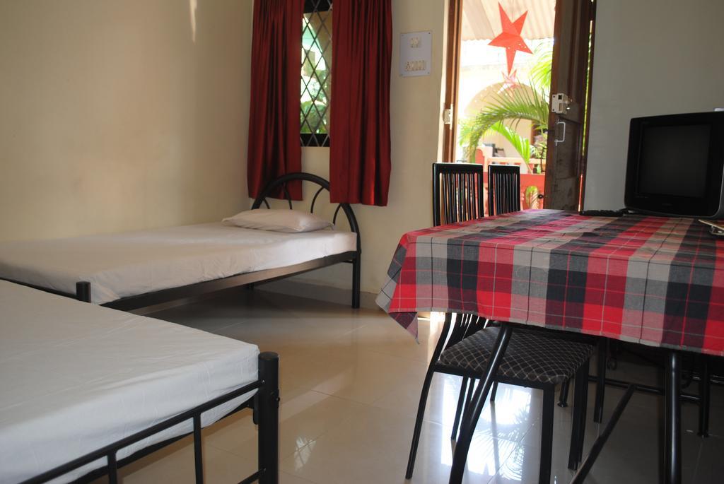 Joe And Marietta'S Guesthouse Calangute Chambre photo