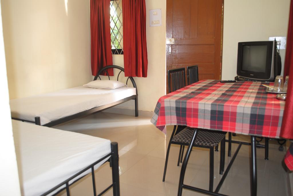 Joe And Marietta'S Guesthouse Calangute Chambre photo