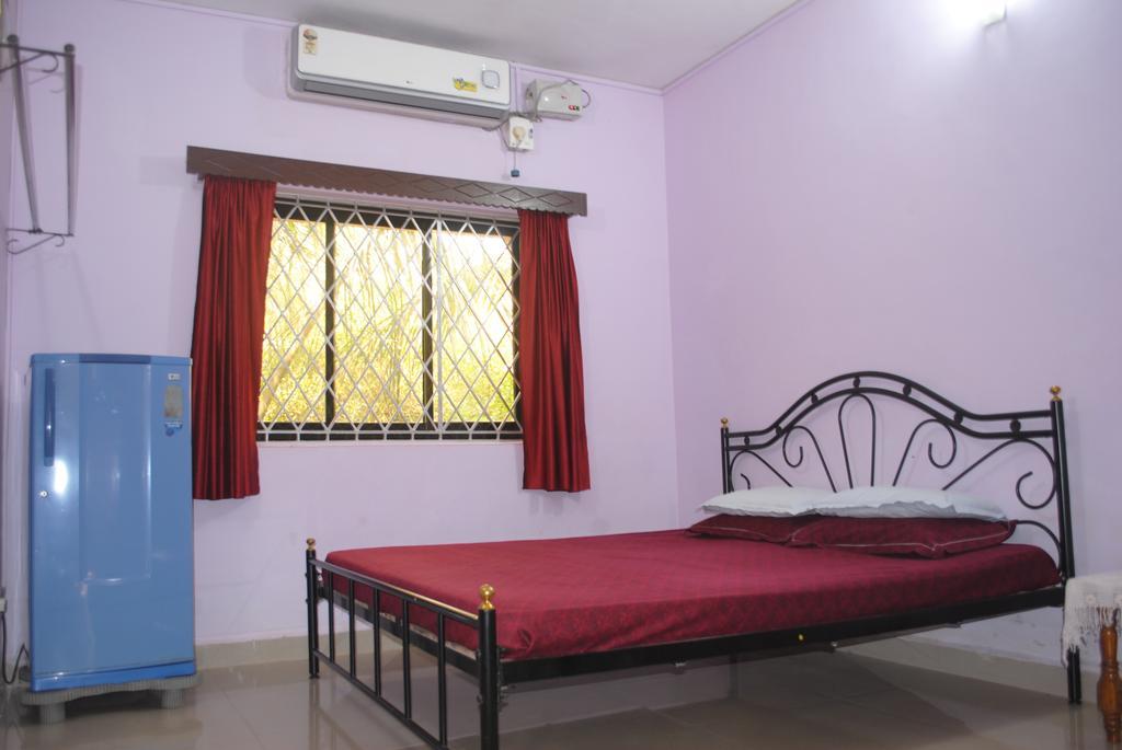 Joe And Marietta'S Guesthouse Calangute Chambre photo