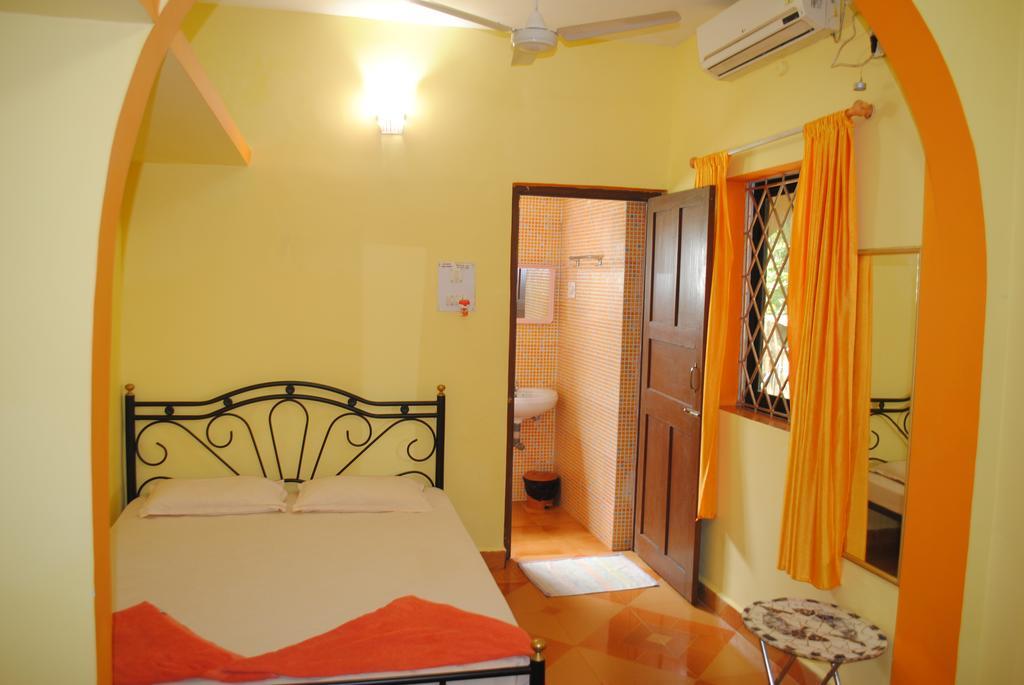 Joe And Marietta'S Guesthouse Calangute Chambre photo