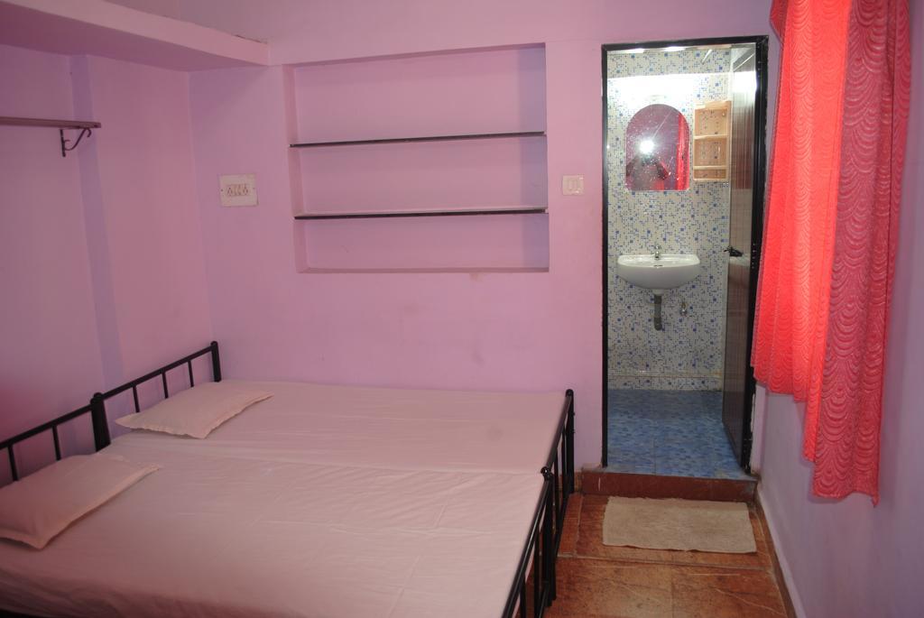 Joe And Marietta'S Guesthouse Calangute Chambre photo