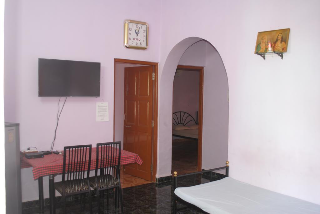 Joe And Marietta'S Guesthouse Calangute Chambre photo